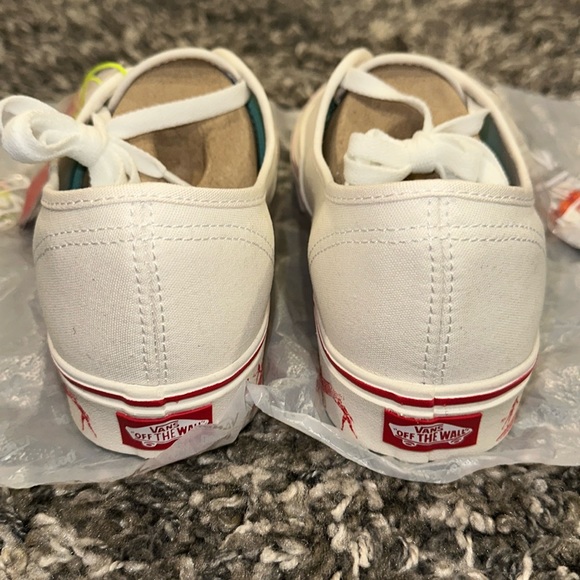 New VANS Comfycush Authentic PENN Tennis shoes in Blanc De Blanc / Red - Picture 6 of 16